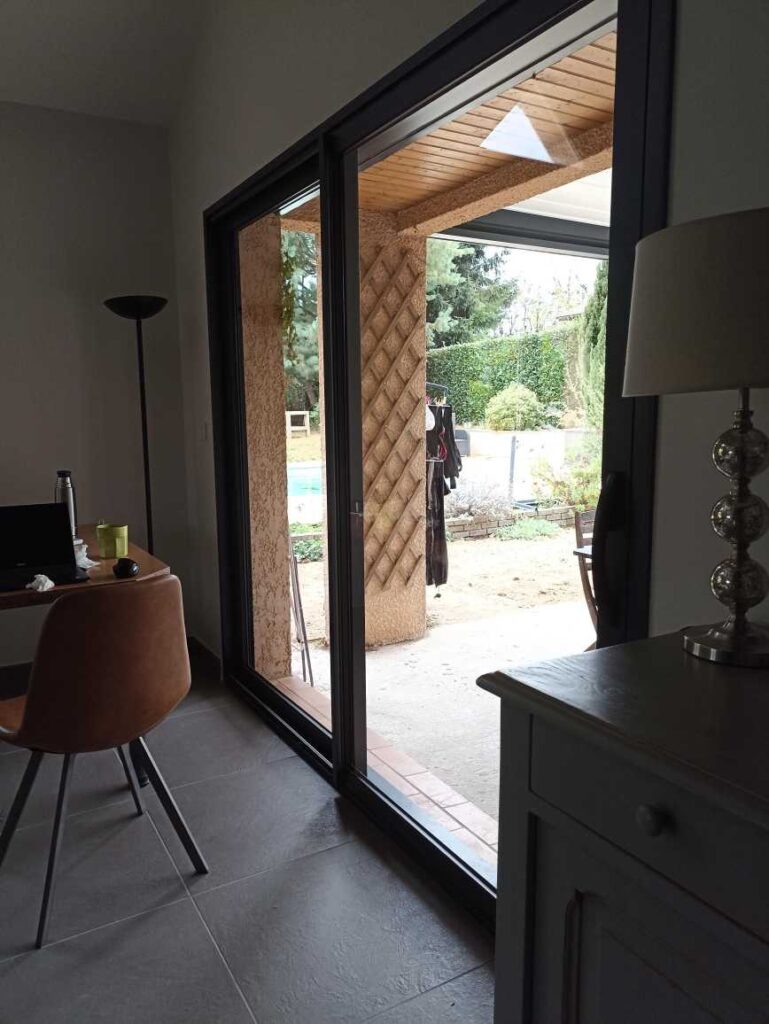 Fenêtres PVC et aluminium en rénovation dans l’Ain