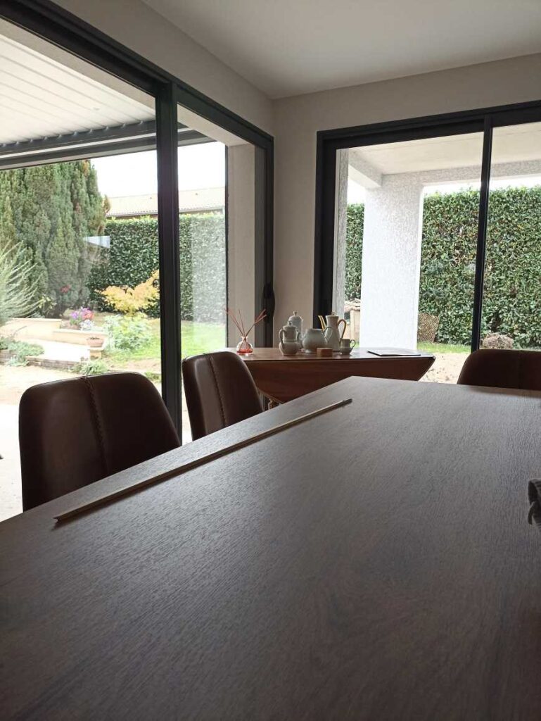 Fenêtres PVC et aluminium en rénovation dans l’Ain