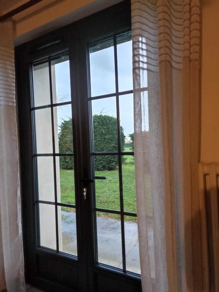 Fenêtres PVC et aluminium en rénovation dans l’Ain