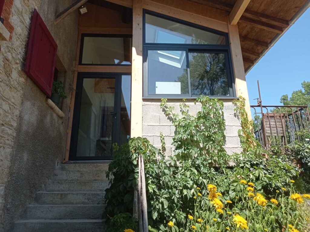 Fenêtres PVC et aluminium en rénovation dans l’Ain