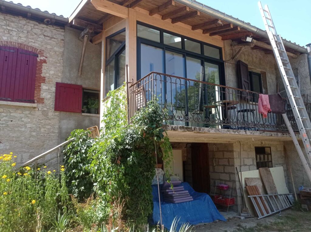 Fenêtres PVC et aluminium en rénovation dans l’Ain