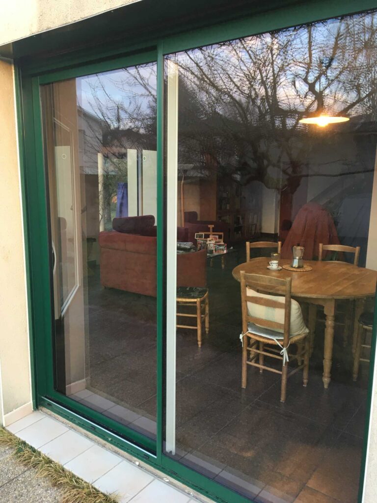 Fenêtres PVC et aluminium en rénovation dans l’Ain