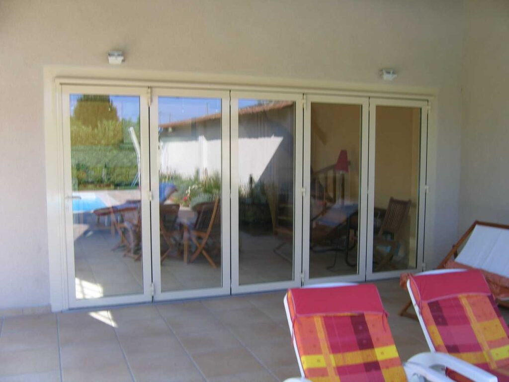 Fenêtres PVC et aluminium en rénovation dans l’Ain