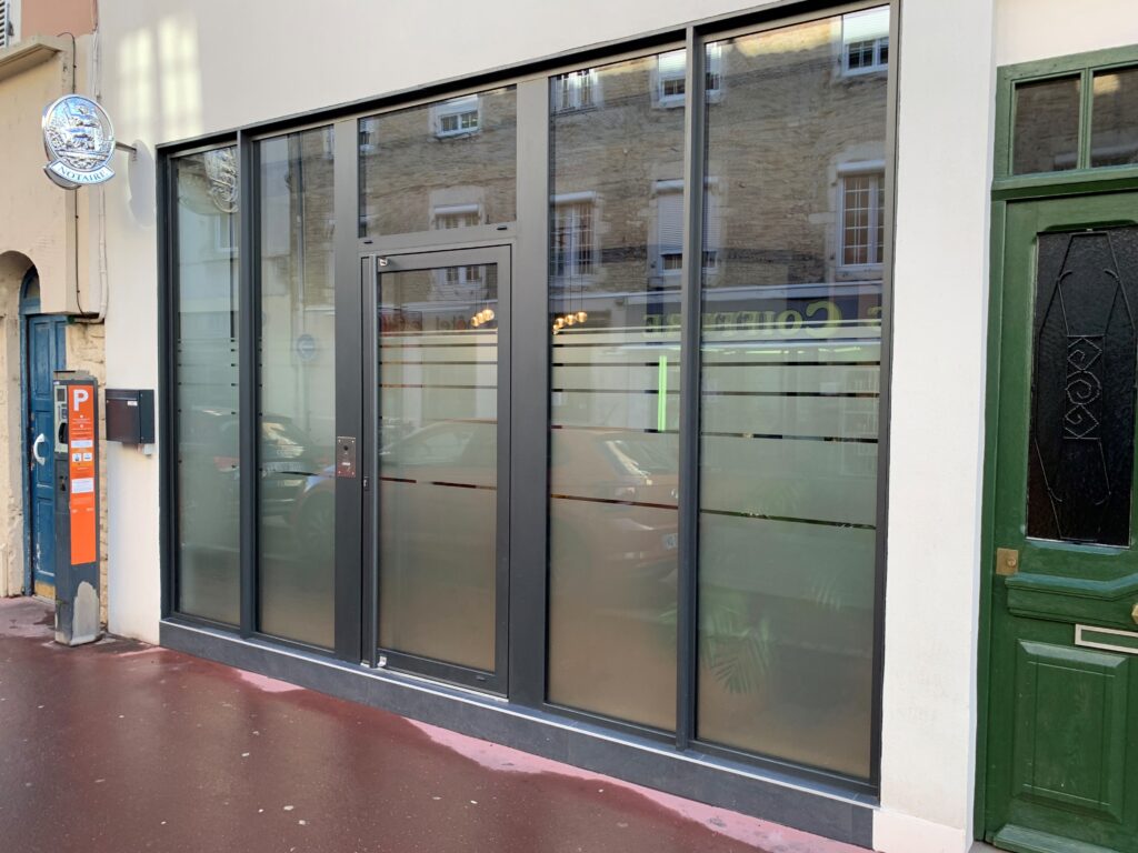 Vitrines de magasin et vitrages sécuriés (2)